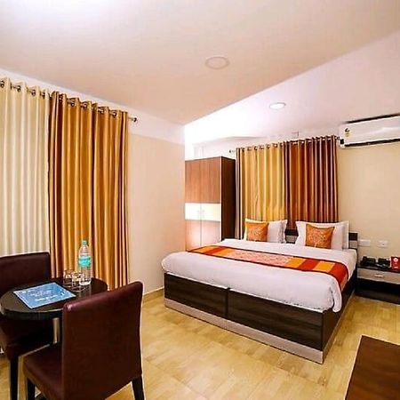Hotel Tayas Trippapur Exterior foto