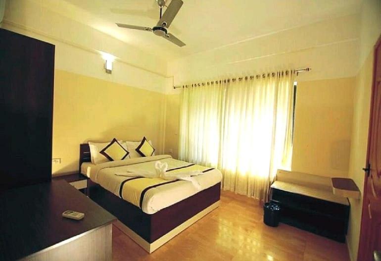 Hotel Tayas Trippapur Exterior foto