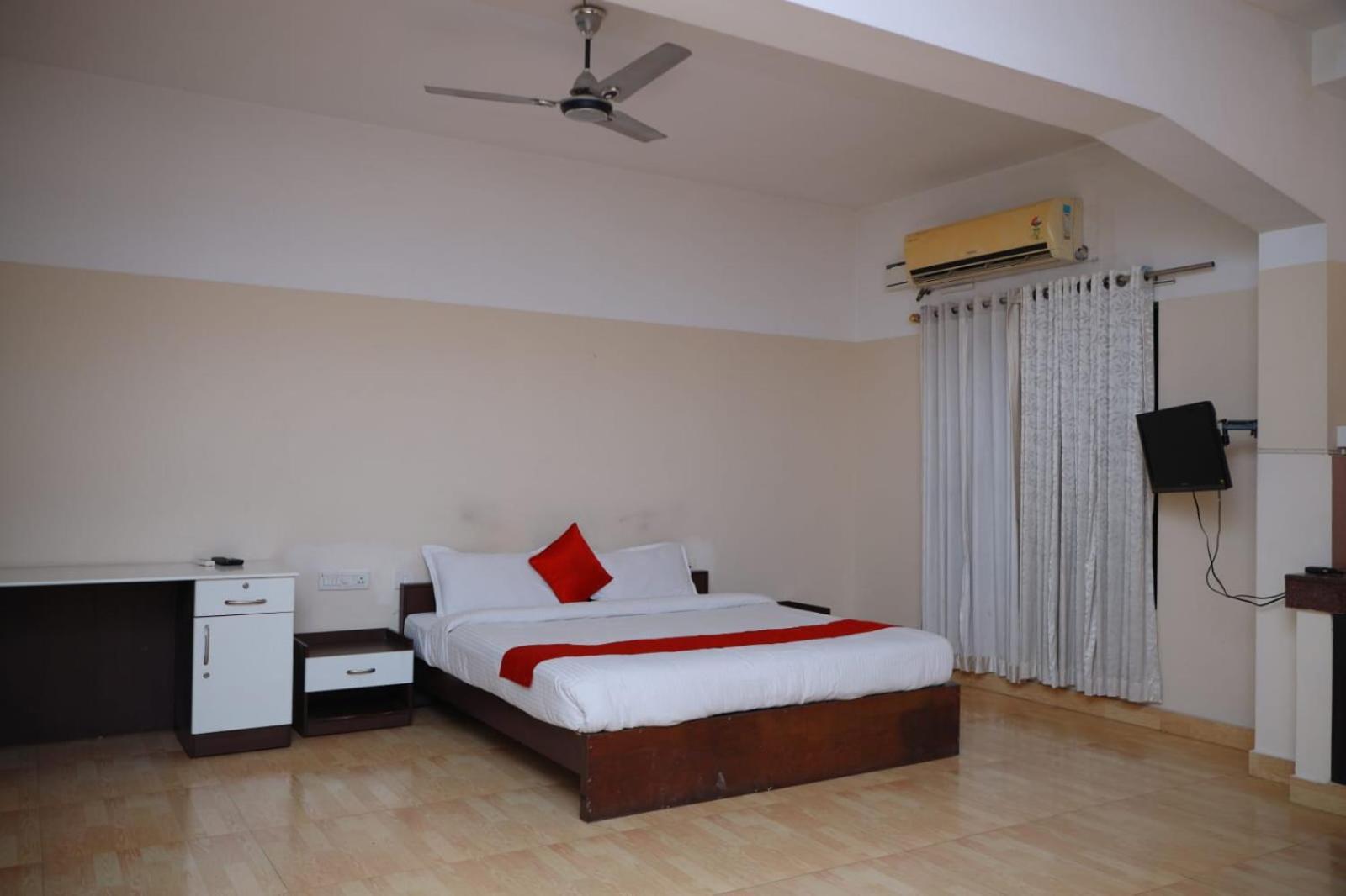 Hotel Tayas Trippapur Exterior foto