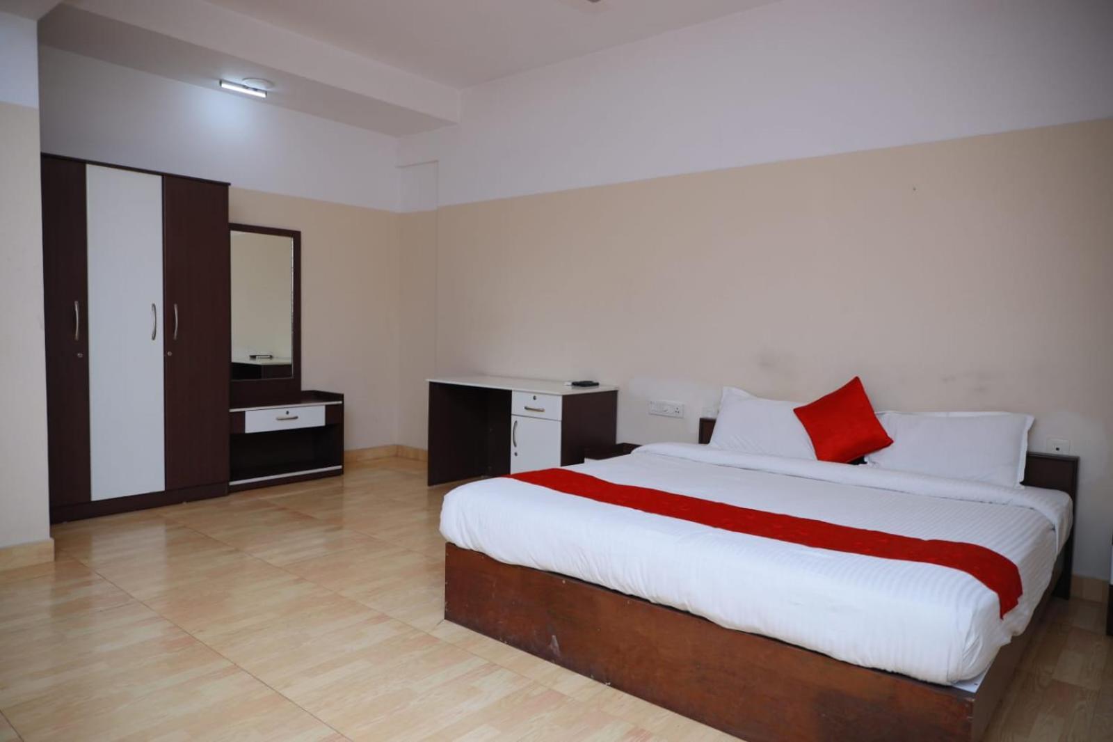 Hotel Tayas Trippapur Exterior foto
