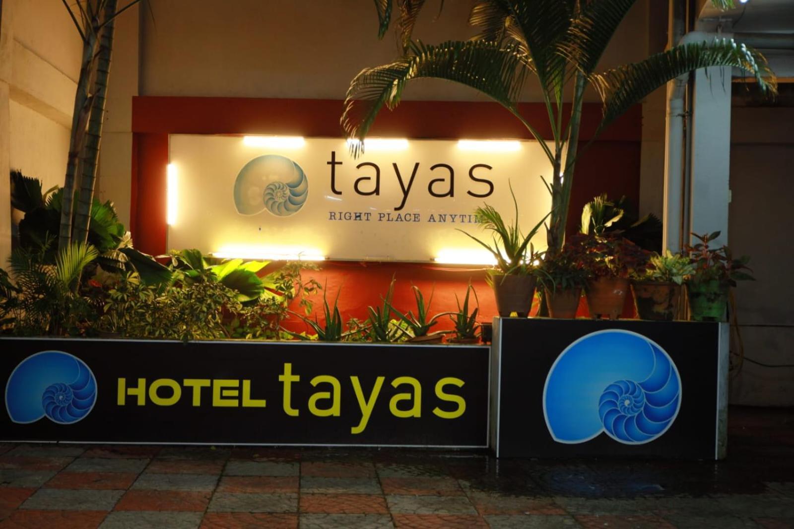 Hotel Tayas Trippapur Exterior foto