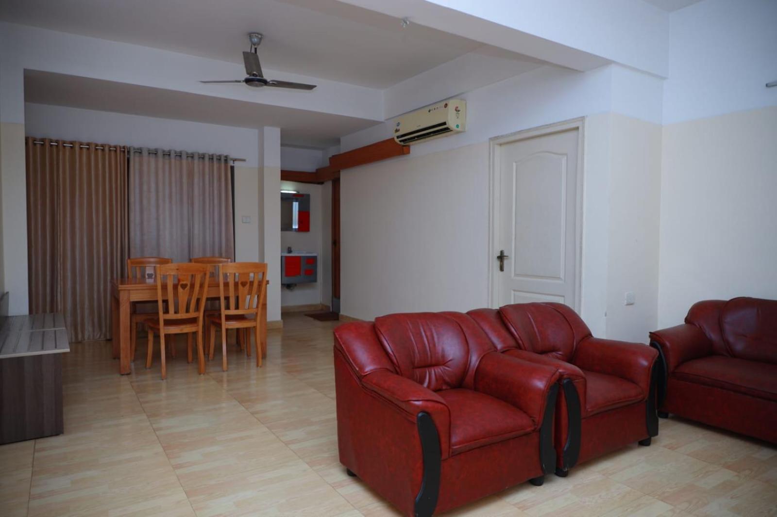 Hotel Tayas Trippapur Exterior foto