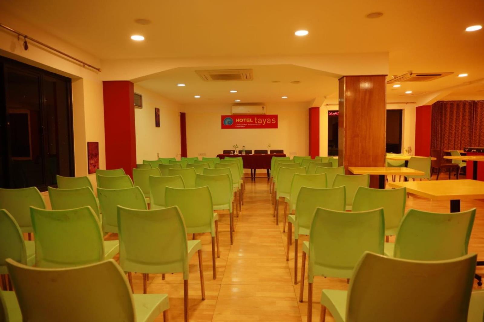 Hotel Tayas Trippapur Exterior foto